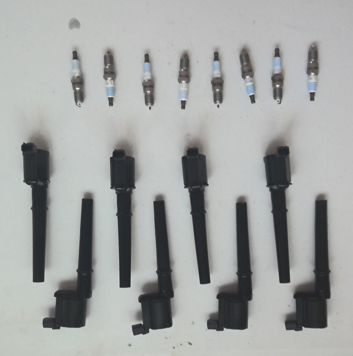 Set of 8 Ignition Coils Pack & 8pcs Motorcraft Platinum Spark Plug