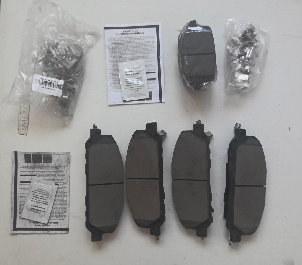 Ceramic Brake Pads Set w/Hardware