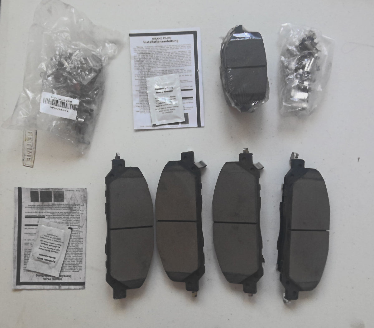 Ceramic Brake Pads Set w/Hardware