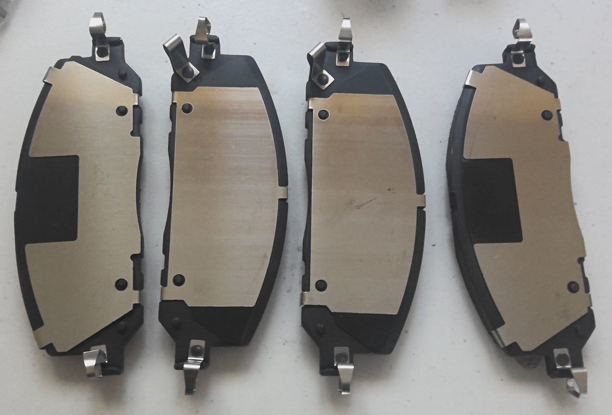 Ceramic Brake Pads Set w/Hardware