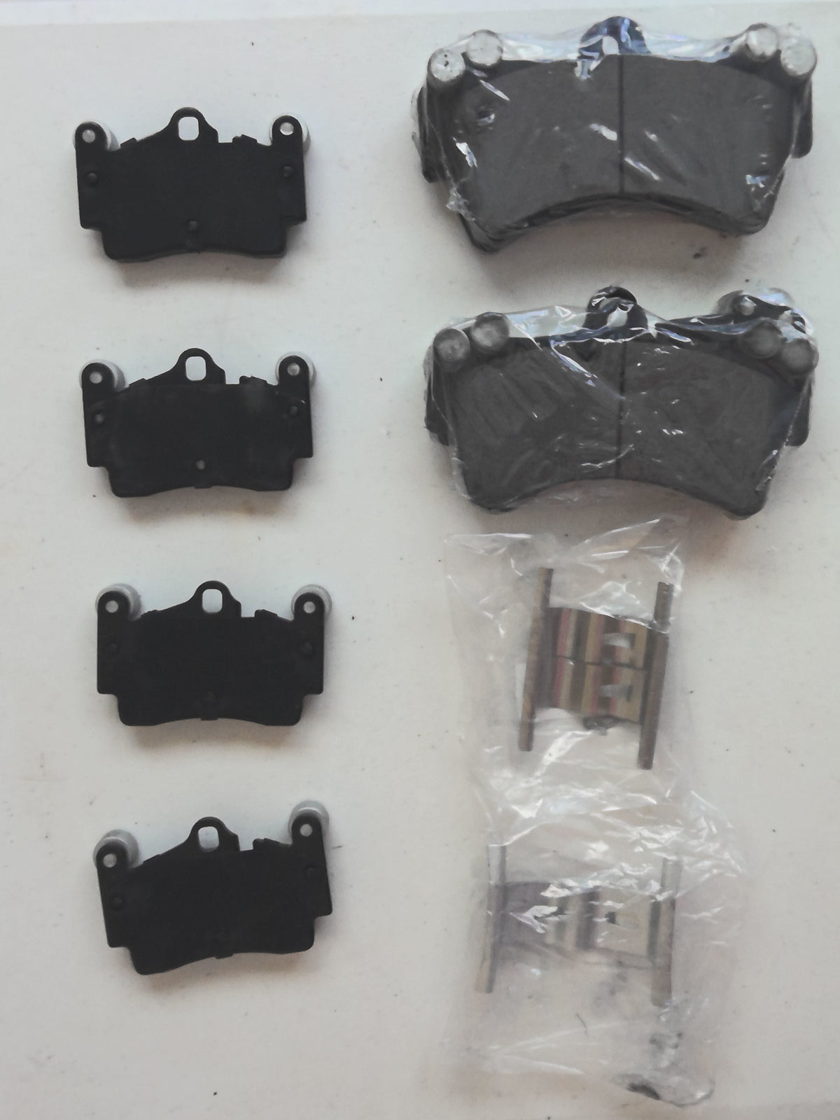 8pcs Ceramic Front Rear Brake Pads w/Clips